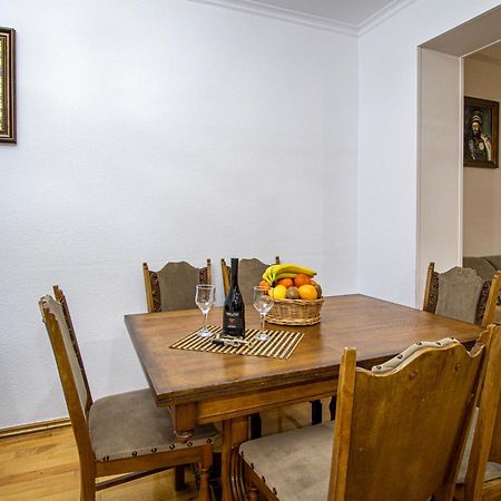Cozy Apartment On Kostava Tbilisi Exterior photo