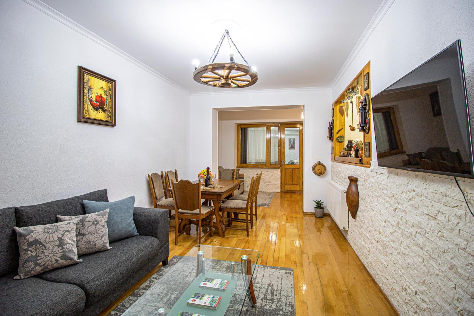 Cozy Apartment On Kostava Tbilisi Exterior photo